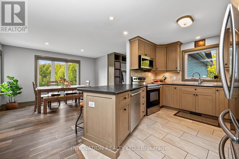 28987666/934-maple-hill-road/north-grenville-twp-kemptville-south/north-grenville/ontario/K0G1T0_8
