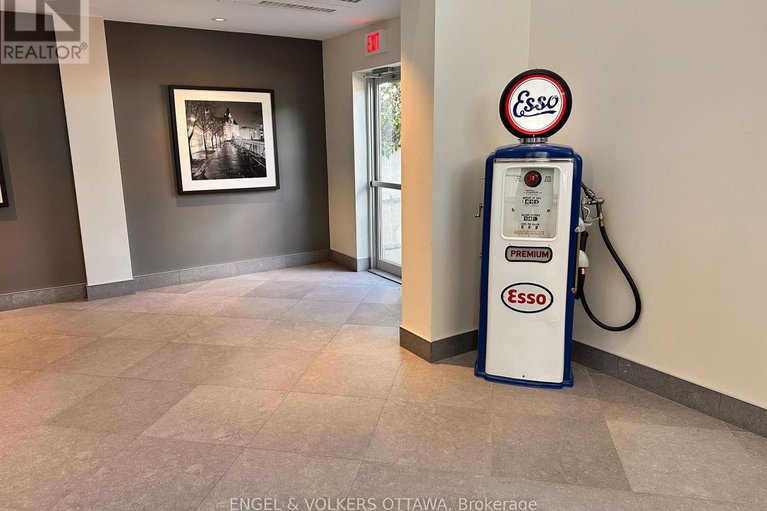 29078108/605-7-marquette-avenue/vanier/ottawa/ontario/K1L8A7_33