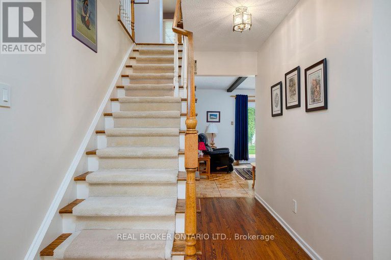 28522793/31-oakhurst-crescent/blackburn-hamlet/ottawa/ontario/K1B4A5_16