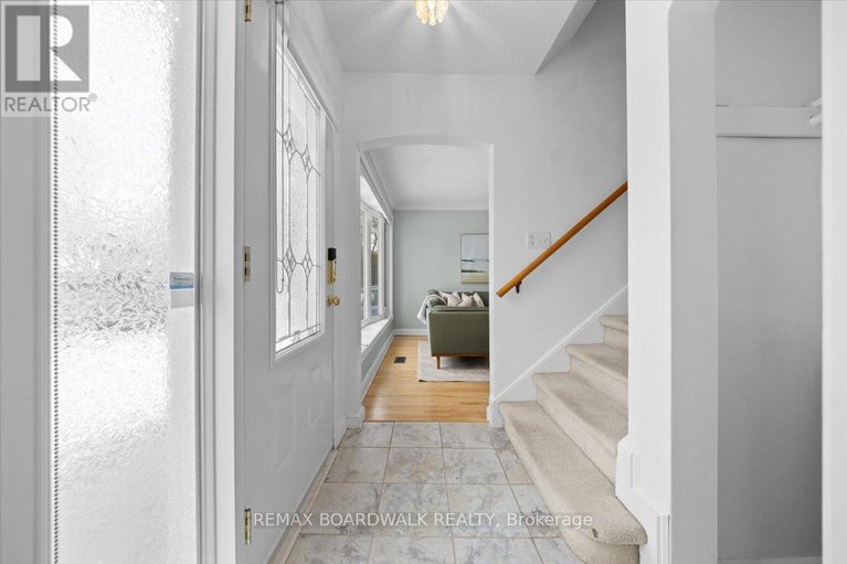 29391601/1446-woodward-avenue/carlington/ottawa/ontario/K1Z7W3_4