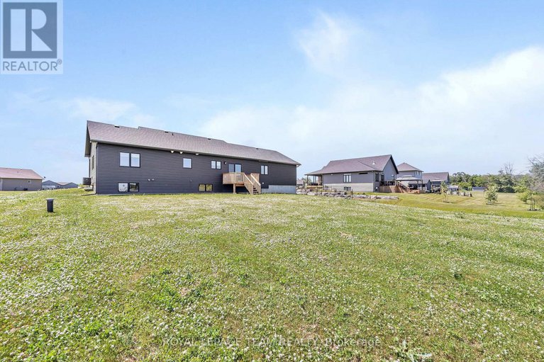 28510378/17-isobel-mcewan-street/mcnabbraeside-twps/mcnabbraeside/ontario/K7S3G8_35