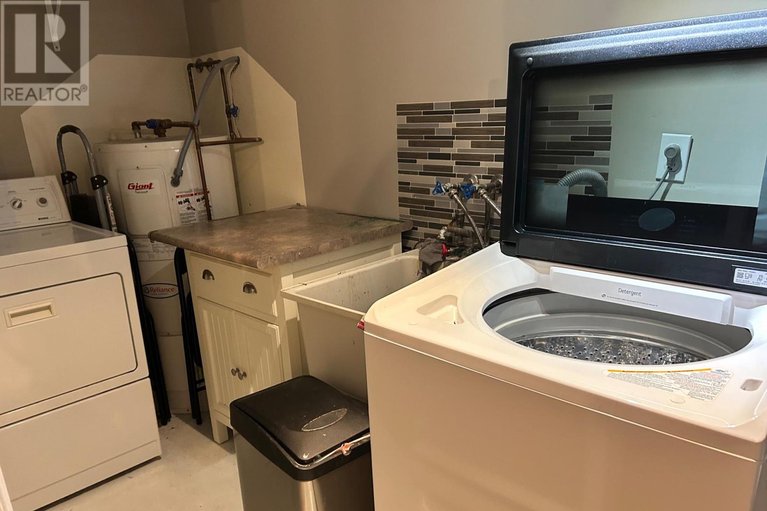 29660871/201-1835-marsala-crescent/fallingbrookpineridge/ottawa/ontario/K4A2E5_23