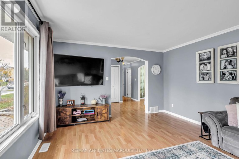 29072525/17-napier-street/ingleside/south-stormont/ontario/K0C1M0_3