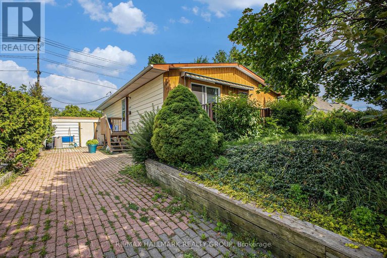 28652469/2639-ayers-avenue/ridgemont/ottawa/ontario/K1V7W7_1