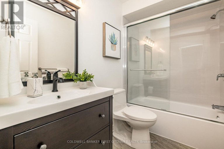 28917616/9-lone-meadow-trail/stittsville-central/ottawa/ontario/K2S1C9_23