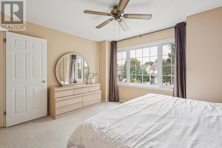 28798692/2213-noblewood-way/orleans-village/ottawa/ontario/K1W1E7_28