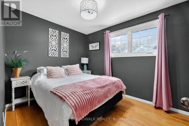 29402322/2462-tupper-avenue/hawthorne-meadows/ottawa/ontario/K1G1G7_26