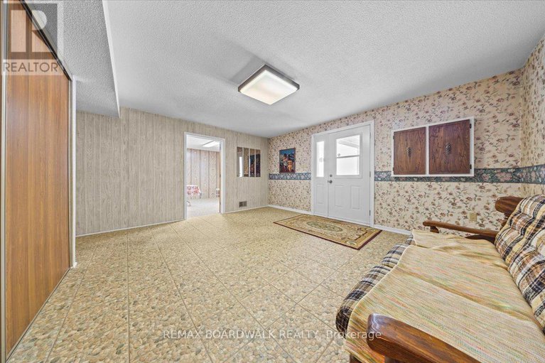 29358697/4547-carlsbad-lane/sarsfieldbearbrook/ottawa/ontario/K0A3H0_26