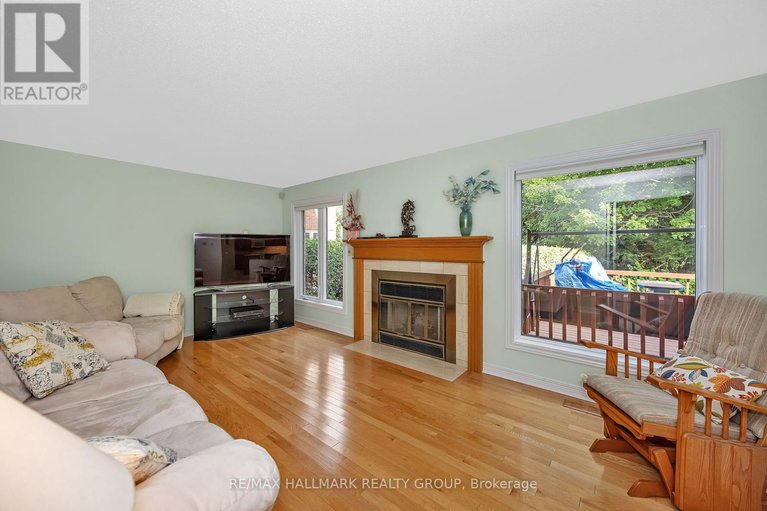 28845636/1725-autumn-ridge-drive/chapel-hill/ottawa/ontario/K1C6Z1_19