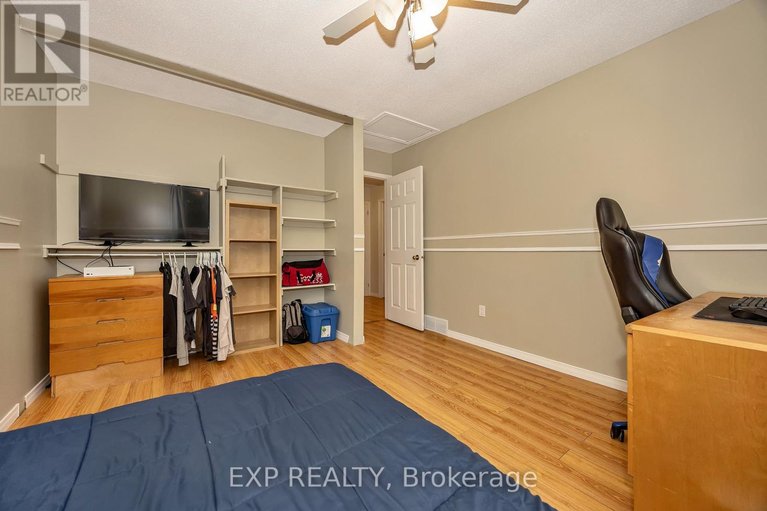 29607675/63-victor-street/stittsville-central/ottawa/ontario/K2S1H8_29