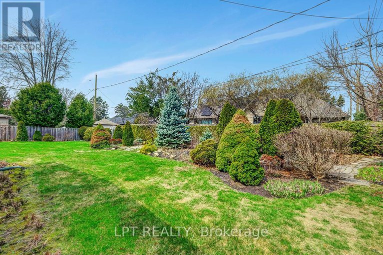 28230942/169-roger-road/faircrest-heights/ottawa/ontario/K1H5C7_39