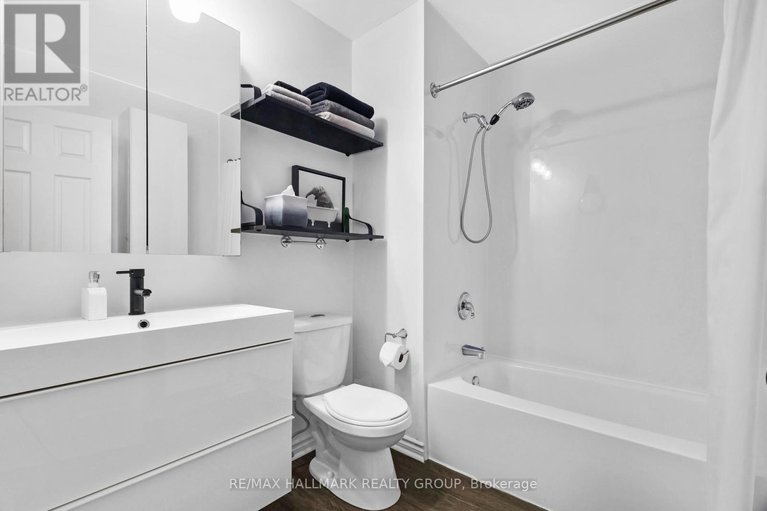 29211588/3205-uplands-drive/hunt-club-woods/ottawa/ontario/K1V9T3_26