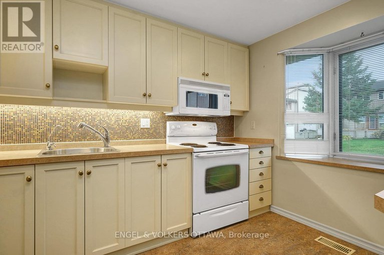 29078631/68-1947-stonehenge-crescent/pineview/ottawa/ontario/K1B4N7_11