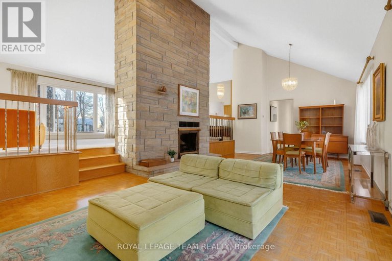 29176701/7-little-road/riverside-southgloucester-glen/ottawa/ontario/K1V1H5_14