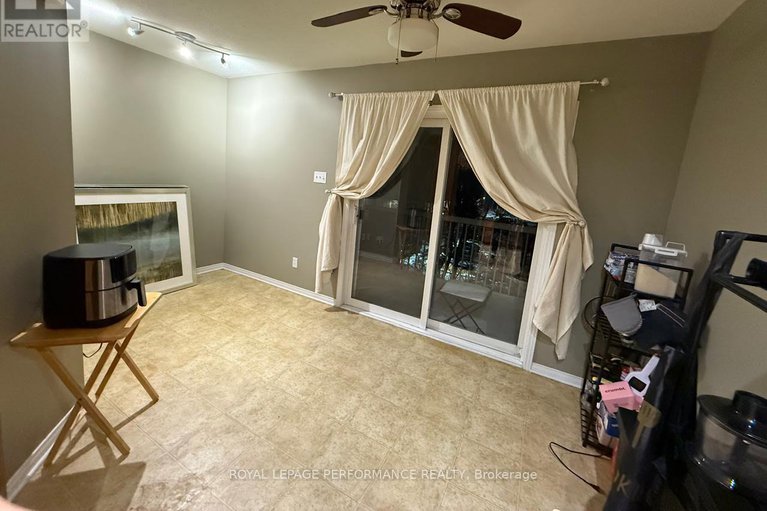 29218356/390-crownridge-drive-n/emerald-meadowstrailwest/ottawa/ontario/K2M3A4_17