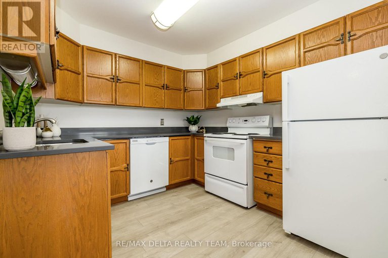 29062903/205-1720-marsala-crescent/fallingbrookpineridge/ottawa/ontario/K4A2G8_8