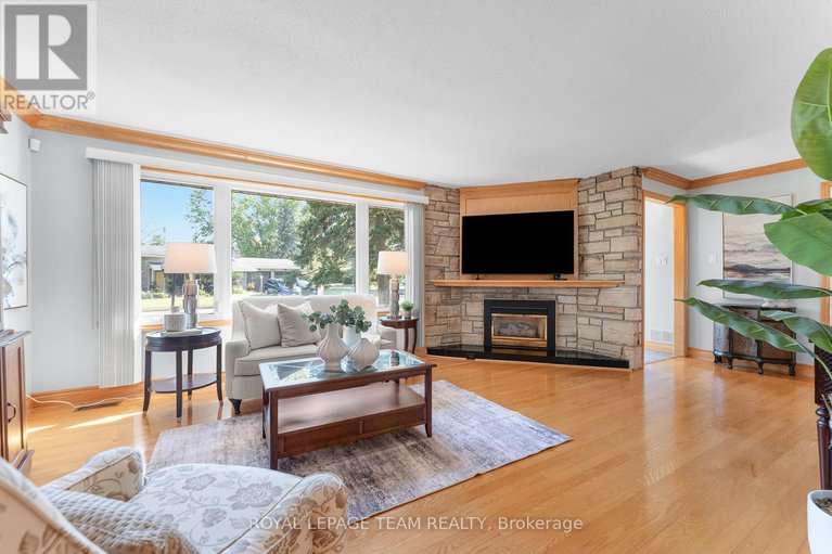 28943825/1-stillwater-drive/crystal-beach/ottawa/ontario/K2H5J9_9