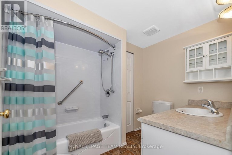 29231241/200-260-brittany-drive/viscount-alexander-park/ottawa/ontario/K1K4M2_24