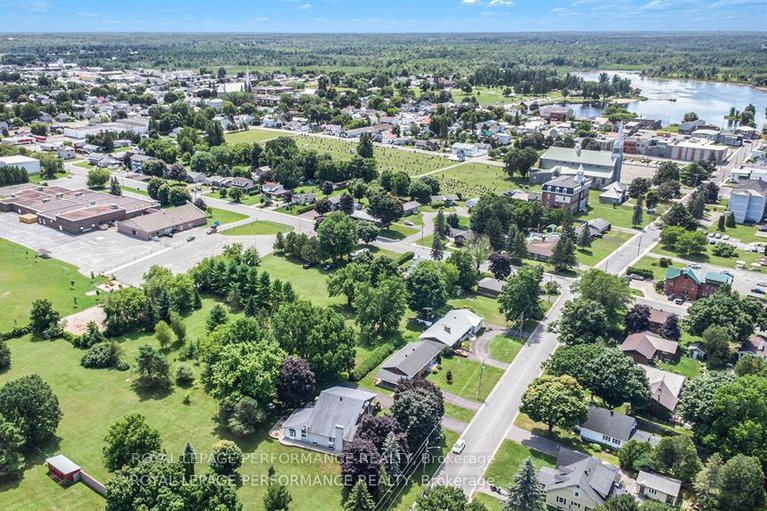 29291947/164-mccormick-road/alexandria/north-glengarry/ontario/K0C1A0_38