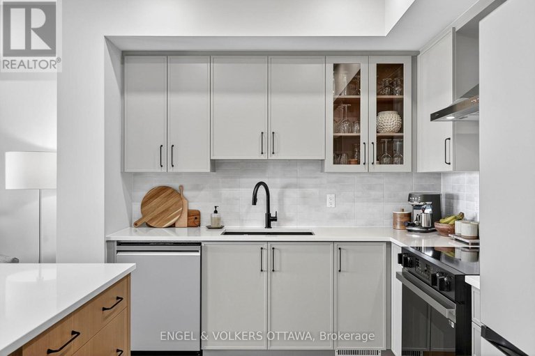 29646069/1764-crux-road/mer-bleuebradley-estatesanderson-park/ottawa/ontario/K1W0W7_8