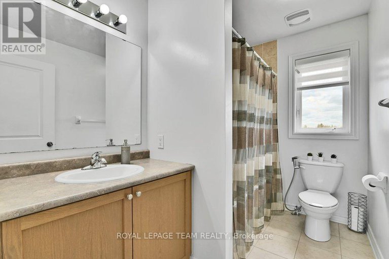 28330795/130-winterhaven-drive/mer-bleuebradley-estatesanderson-park/ottawa/ontario/K1W0H4_23