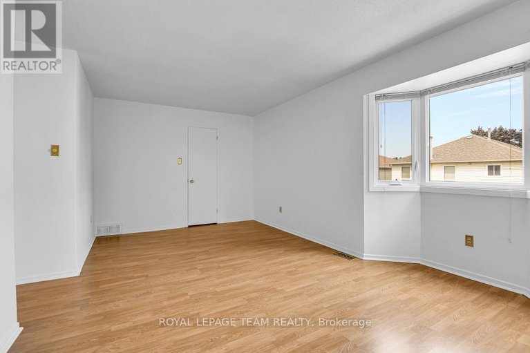 28798160/16-chickasaw-crescent/bridlewood/ottawa/ontario/K2M1M4_20