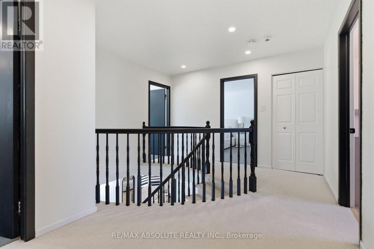 29407947/13-weatherwood-crescent/pineglencountry-place/ottawa/ontario/K2E7C5_28