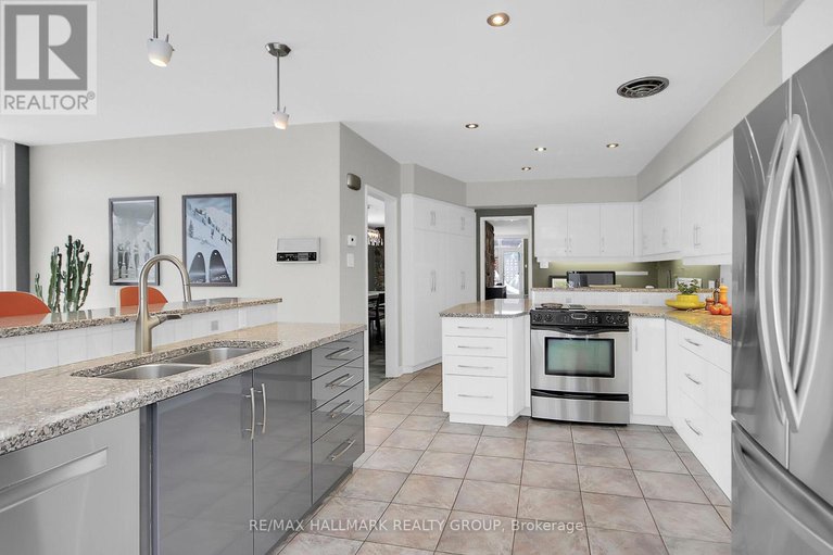 28150348/10-qualicum-street/bruce-farmgraham-parkqualicumbellands/ottawa/ontario/K2H7G8_9