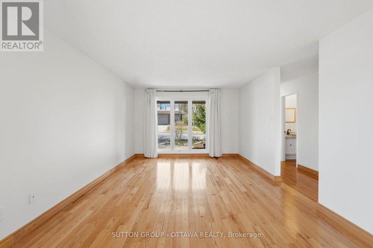 29633973/110-pigeon-terrace/hunt-clubwestern-community/ottawa/ontario/K1V9H7_7