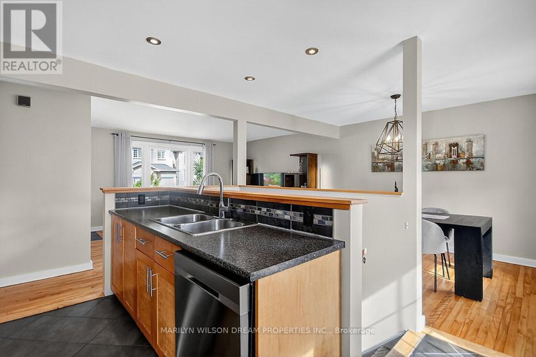 28923869/1914-rosebella-avenue/blossom-parkleitrim/ottawa/ontario/K1T1G7_15
