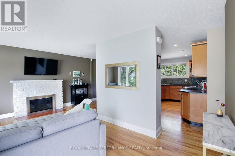 28924054/1347-highgate-road/parkway-park/ottawa/ontario/K2C2Y5_5