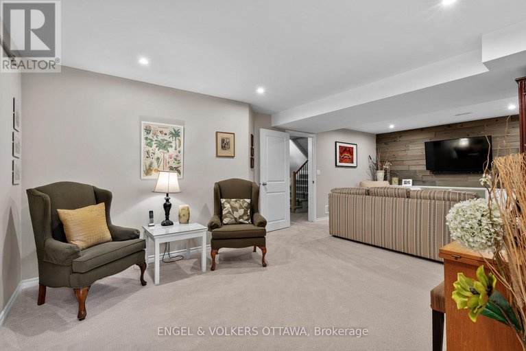 28806486/27-esquimault-avenue/bruce-farmgraham-parkqualicumbellands/ottawa/ontario/K2H6Z4_37