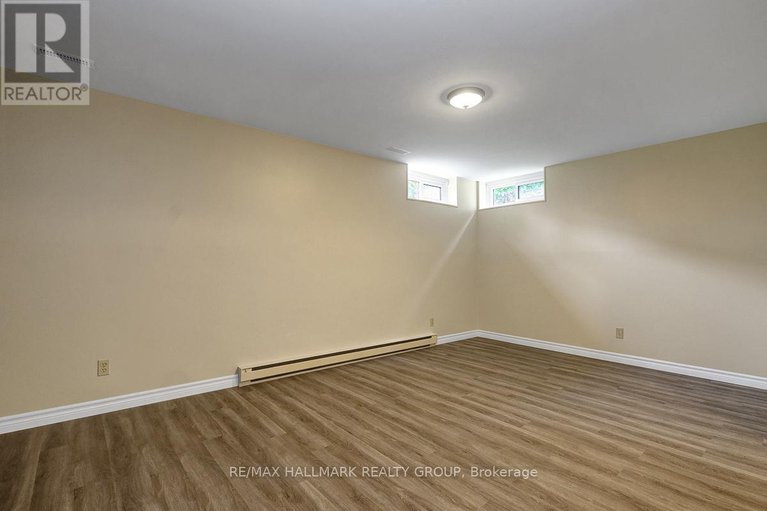 28349257/1701-lafrance-drive/queenswood-heights-south/ottawa/ontario/K1E2L7_30
