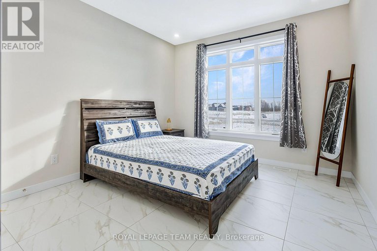 29213480/224-trudeau-crescent/russell-twp/russell/ontario/K4R1E5_32