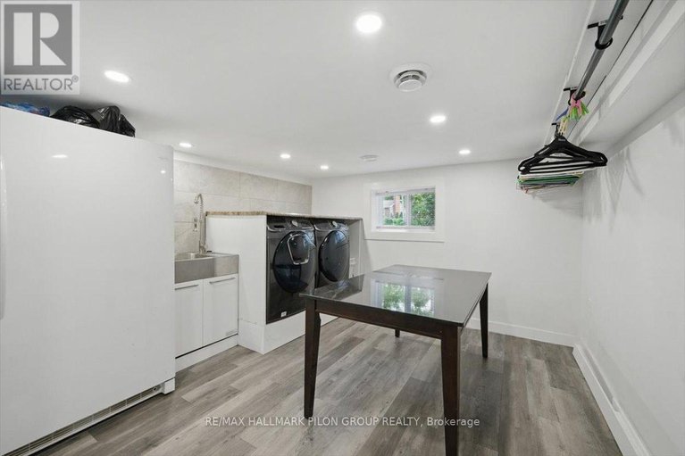 28420947/84-eastpark-drive/blackburn-hamlet/ottawa/ontario/K1B4A4_25