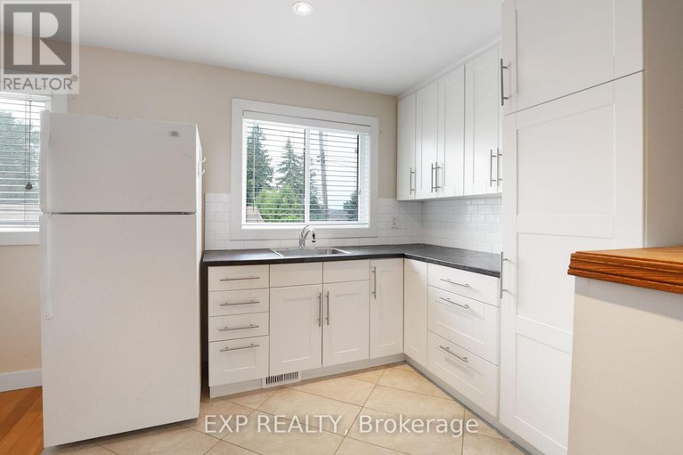 28625166/1382-fisher-avenue/city-viewskylinefisher-heightsparkwood-hills/ottawa/ontario/K2C1X1_30