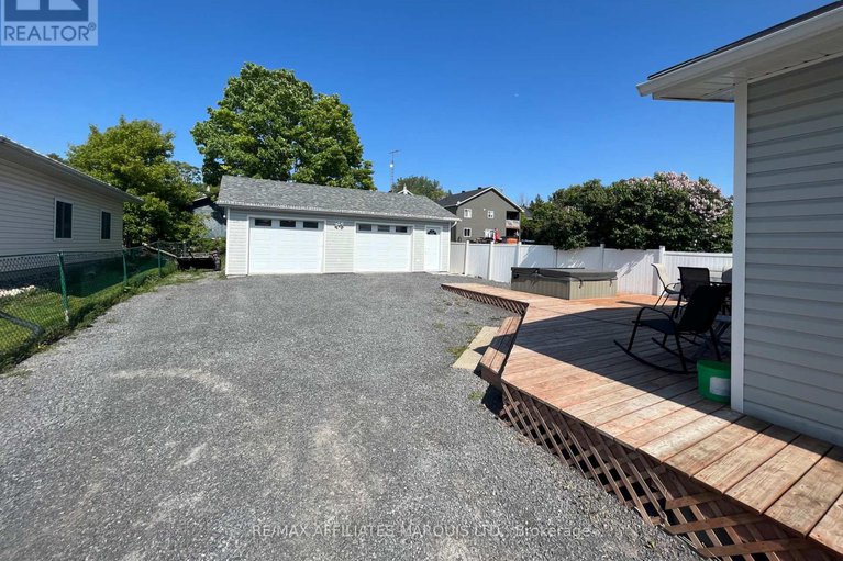 28585218/25-church-street/moose-creek/north-stormont/ontario/K0C1W0_3