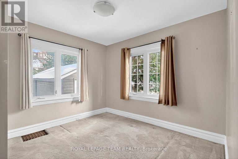 29121392/405-hamilton-avenue-s/civic-hospital/ottawa/ontario/K1Y1C9_20