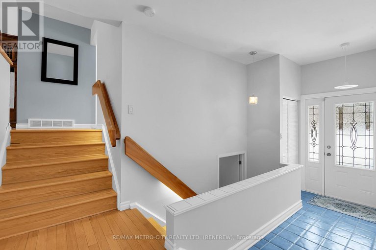 29410189/128-burns-drive/mcnabbraeside-twps/mcnabbraeside/ontario/K0A1G0_6