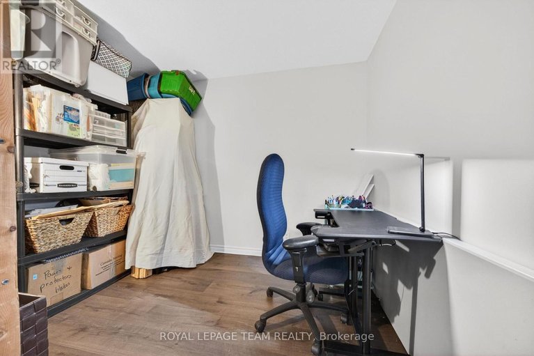 29651493/811-120-grant-carman-drive/mooneys-bayrevelstoke/ottawa/ontario/K2E1C8_40