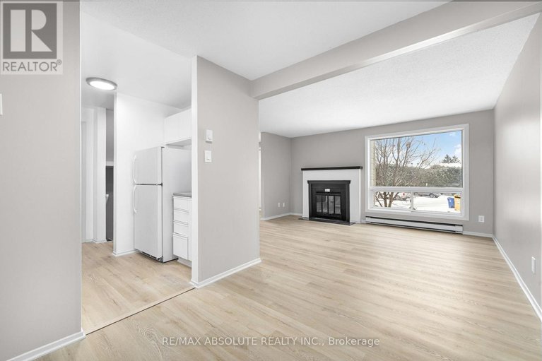 29207942/53a-798-st-andre-drive/hiawatha-parkconvent-glen/ottawa/ontario/K1C4R4_11