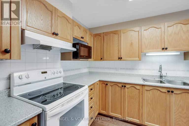 28761429/551-wild-shore-crescent/riverside-southgloucester-glen/ottawa/ontario/K1V1S9_17