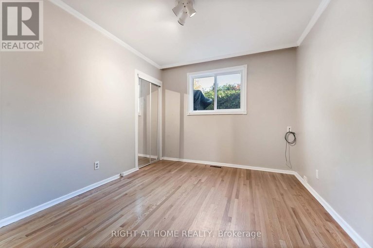 29245177/2221-circle-place/elmvale-acresurbandale/ottawa/ontario/K1G3E2_33