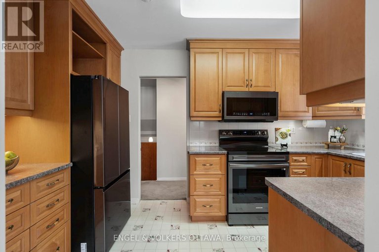 29579181/2125-valley-drive/elmvale-acresurbandale/ottawa/ontario/K1G2P6_11