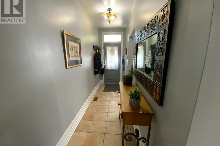 27992529/245-york-street/lower-town/ottawa/ontario/K1N5T9_2