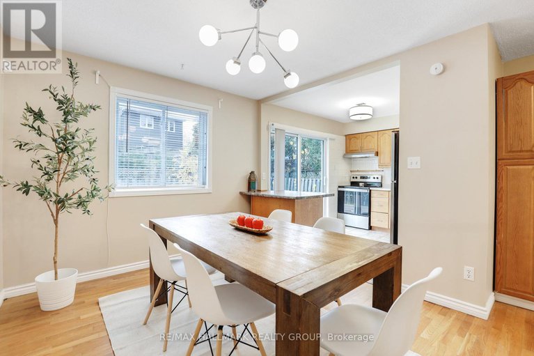 29030661/1637-saxony-crescent/pineview/ottawa/ontario/K1B5K8_12