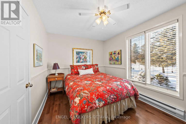 29309031/1304-fairway-drive/manotick-south-to-roger-stevens/ottawa/ontario/K4M1B3_28