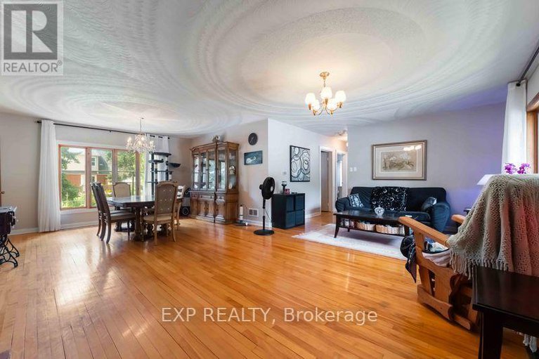 28788281/878-ivanhoe-avenue/queensway-terrace-north/ottawa/ontario/K2B5S5_4