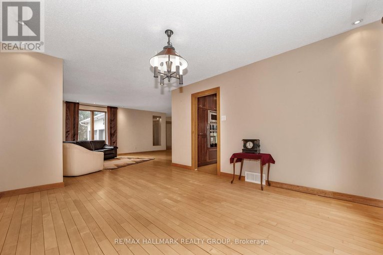 28166782/42-twilight-aka-davidson-crescent/rothwell-heights/ottawa/ontario/K1J6M3_8