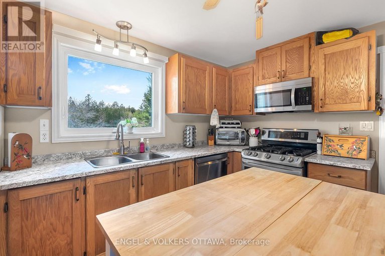 28239136/684-county-road-44-road/north-grenville-twp-kemptville-south/north-grenville/ontario/K0G1J0_12